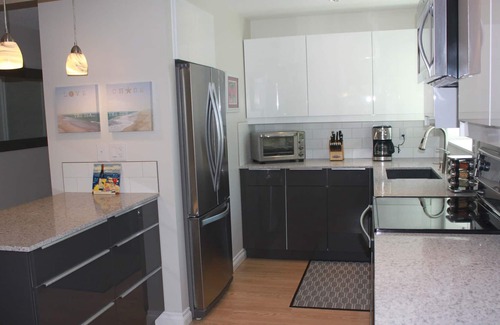 Sidney Apartment | Beautiful 1 Bed 844 Sq ft. suite in Sidney