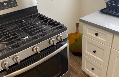 Cleveland Heights Apartment | Beautiful 1 bedroom on Lake Merritt