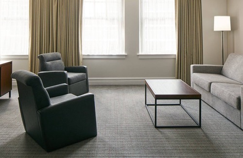 Downtown Houston Apartment | Beautiful 1 bedroom unit at resort, sleeps 4