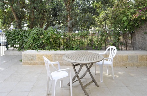 Jerusalem Apartment | BEAUTIFUL 1 BR IN HEART OF JERUSALEM's CULTURAL MILE