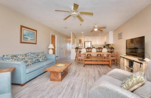 Long Beach Condo | Beautiful-2 Bdrm/2 Bath,Oceanfront Condo w/Pool-Sleeps 7