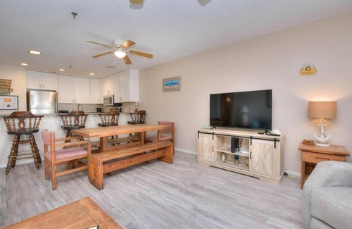 Long Beach Condo | Beautiful-2 Bdrm/2 Bath,Oceanfront Condo w/Pool-Sleeps 7