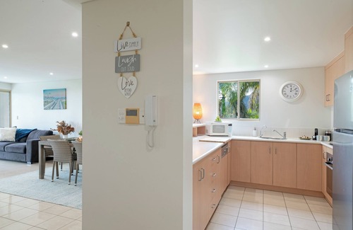 Airlie Beach Apartment | Beautiful 2 Bedroom Apartment just a 5 minute walk to the Port of Airlie,.