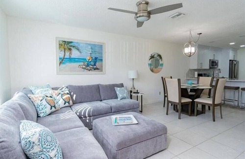 Marco Island House | Beautiful 2 bedroom Condo! Owners require a 3 month rental Jan- March.