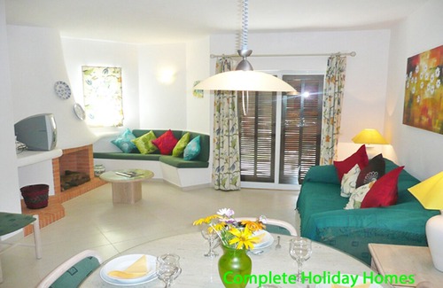 Alpouvar Apartment | Beautiful 2 Bedroom Ground Floor Apartment sleeping 4+2