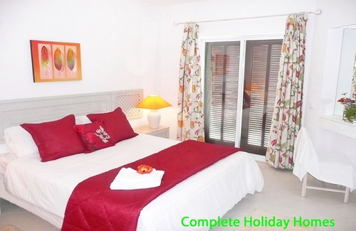 Alpouvar Apartment | Beautiful 2 Bedroom Ground Floor Apartment sleeping 4+2