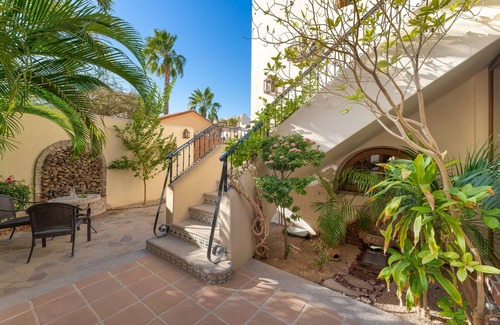 Nopolo House | Beautiful 2 bedroom home in Founder - A close walk to the beach and Wine cellar
