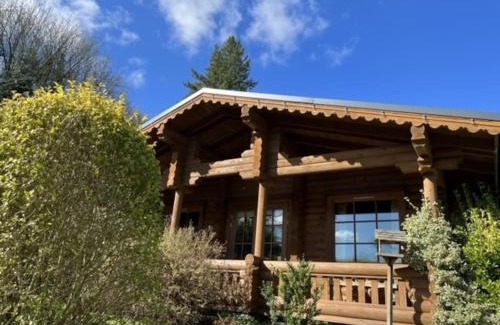 Aymestrey Apartment | Beautiful 2 Bedroom Log Cabin With Private Hot Tub - Elm