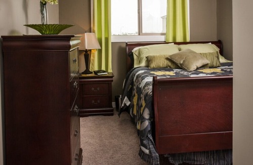 Regina House | Beautiful 2 Bedroom Suite - Excellent East Regina Location - Beautiful 2 Bedroom Suite - Excellent East Regina Location