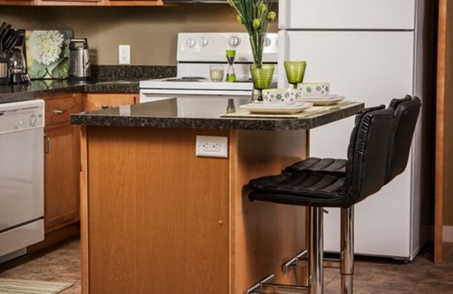 Regina House | Beautiful 2 Bedroom Suite - Excellent East Regina Location - Beautiful 2 Bedroom Suite - Excellent East Regina Location