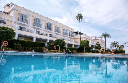 Marbella House | Beautiful 2 Bedroom Townhouse in Aloha Gardens walking distance to Restaurants, Bars and Shops 20