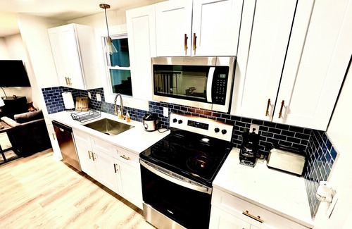 Enderly Park House | Beautiful 2 BR, 1 Bth Uptown Charrlotte