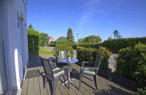 Lohme Apartment | Beautiful 2-room vacation apartment with terrace - Haus Ostseeblick 1 FeWo Backbord