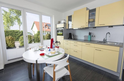 Lohme Apartment | Beautiful 2-room vacation apartment with terrace - Haus Ostseeblick 1 FeWo Backbord -