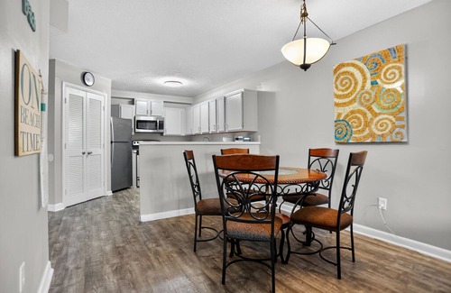 Hilton Head Condo | Beautiful 2BR/2Bath Unit - 1.5 Blocks from the Beach