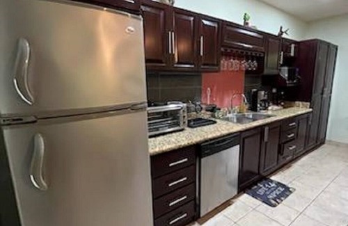 Quepos Villa | Beautiful 2bd 2 ba villa w/lush yard, gated community 15 min from Manuel Antonio