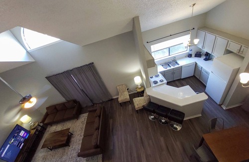 Hancock Apartment | Beautiful 2bd/2ba 5 Mins to UT 4933