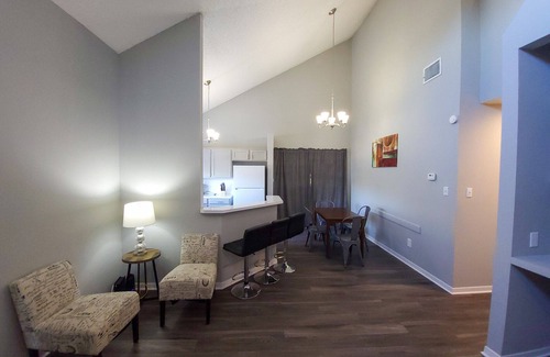 Hancock Apartment | Beautiful 2bd/2ba 5 Mins to UT 4933