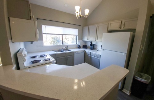 Hancock Apartment | Beautiful 2bd/2ba 5 Mins to UT 4933
