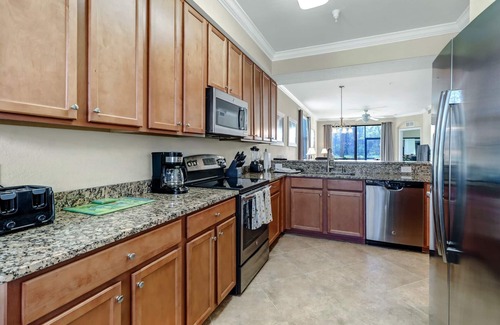 Naples Condo | BEAUTIFUL 2BD 2BA + DEN CONDO, LAKE & PRESERVE VIEW - MARCH SPECIAL !