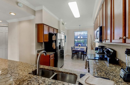 Naples Condo | BEAUTIFUL 2BD 2BA + DEN CONDO, LAKE & PRESERVE VIEW - MARCH SPECIAL !