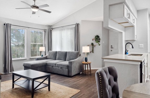 Coronado Hills Apartment | Beautiful 2BD/2BA in University Hills 8653