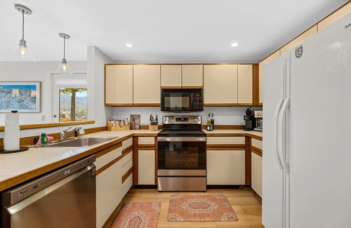 Central Vermont- Killington Condo | Beautiful 2BR/2BA Fall Line Condo w/Mountain Views, Pool, Hot Tub, Sauna, Shuttle. G6B
