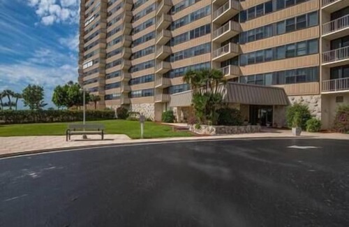 Marco Island Apartment | Beautiful 2BR 2BA Beachfront Condo – Prime Location