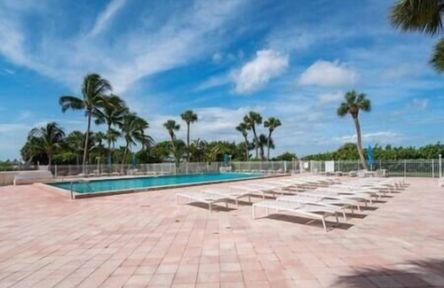 Marco Island Apartment | Beautiful 2BR 2BA Beachfront Condo – Prime Location