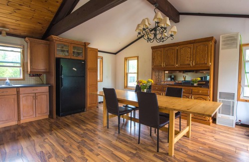 Minden Hills Cottage | Beautiful 3 Bdrm + Bunkie waterfront cottage near Gull Lake