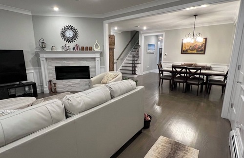 Palisades Park House | Beautiful 3-Bedroom Home only 20 minutes away from New York