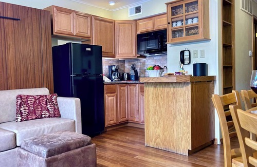 Avon Cabin | Beautiful 3-bedroom lodge/suite - Sleeps 6-8 - Avon Colorado