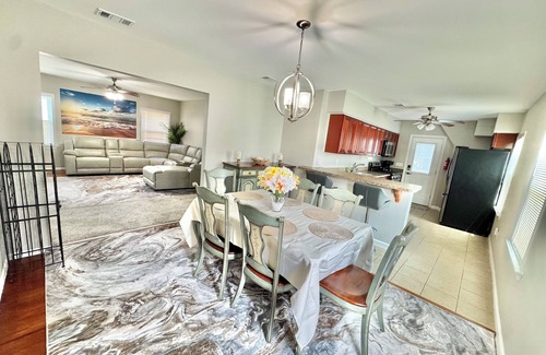 Ocean Gate Apartment | Beautiful 3 Bedroom, 1 Bath, 2nd Floor, 2 blocks from Ocean Gate Beach