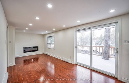 Washago House | Beautiful 3 BR Waterfront Home and 3 BR Mobile Home Sitting On Rock