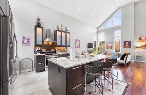 Historic Old Town House | Beautiful 3BR Old Town Home | Steps to Queen St!