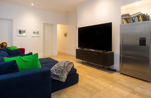 Subiaco House | Beautiful 3BR Home with Patio + BBQ in Subiaco