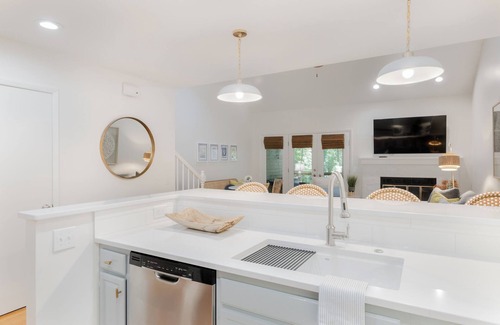 Wilmington House | Beautiful 3BR Lions Gate townhome w/pool only minutes from Wrightsville Beach!