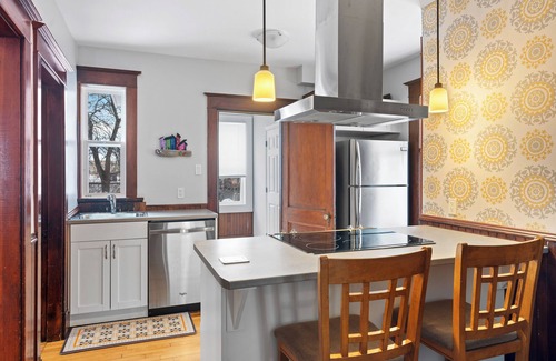 Moncton House | Beautiful 3BR Victorian Home Downtown Moncton w/AC
