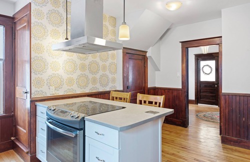 Moncton House | Beautiful 3BR Victorian Home Downtown Moncton w/AC