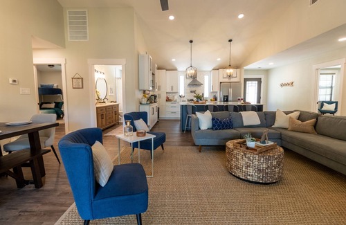 Tool House | Beautiful 4/3 waterfront home with 2 master suites