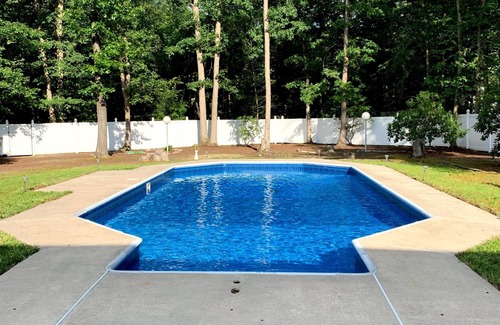 Sicklerville House | Beautiful 4 Bedroom Home With Pool 40 minutes from Atlantic City!