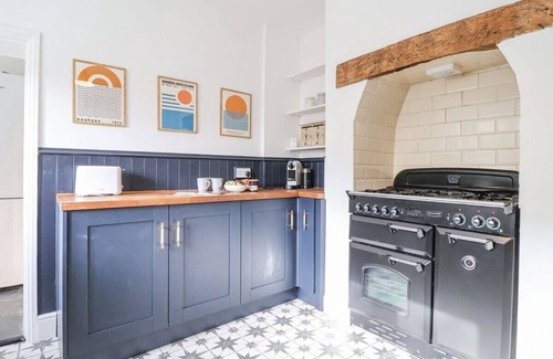 Lowestoft House | Beautiful 4 Bed Beach House - Pool table & Parking