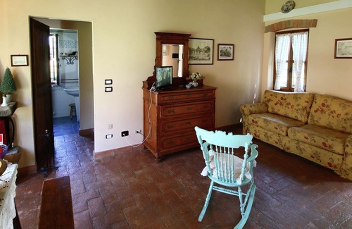Todi Cottage | Beautiful 4-bed detached house in the middle of the estate