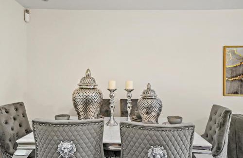 Leicester House | Beautiful 4 Bed in Leicester - Garden - Parking