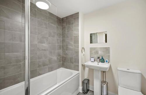 Leicester House | Beautiful 4 Bed in Leicester - Garden - Parking