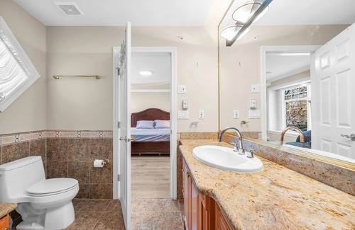 Marpole House | Beautiful 4 bedroom house with gourmet kitchen and A/C in Vancouver West Side.