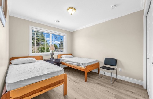Marpole House | Beautiful 4 bedroom house with gourmet kitchen and A/C in Vancouver West Side.