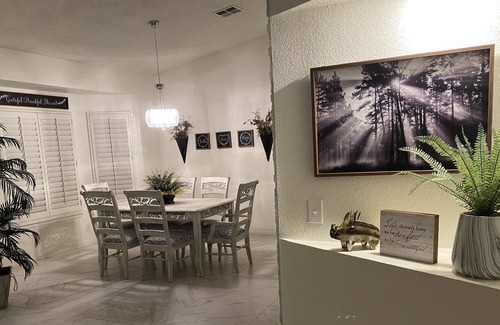 El Paso House | Beautiful 4 bedroom home w/heated pool and jacuzzi….