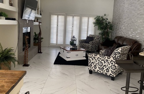 El Paso House | Beautiful 4 bedroom home w/heated pool and jacuzzi….