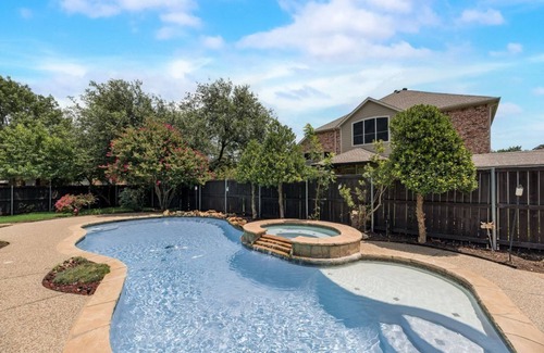 Allen House | Beautiful 4-bedroom house - Large backyard and pool & SPA - Games & smart TVs